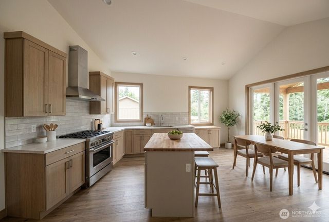 726 Shelter Bay, La Conner, WA 98257