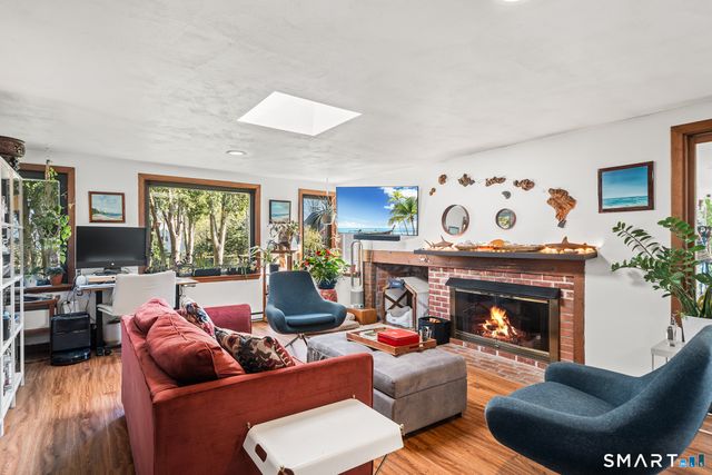 6 Shore Road, Waterford, CT 06385
