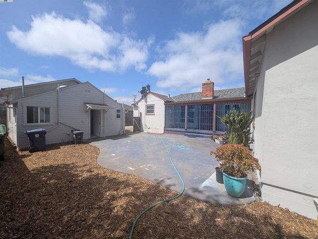 20054 Santa Maria Ave, Castro Valley, CA 94546