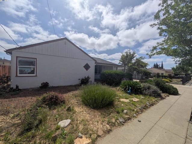 20054 Santa Maria Ave, Castro Valley, CA 94546