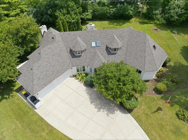 34 Robin Hood Ranch, Oak Brook, IL 60523