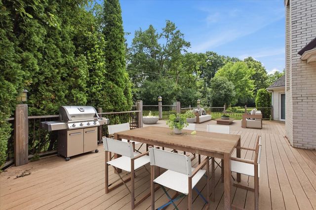 34 Robin Hood Ranch, Oak Brook, IL 60523