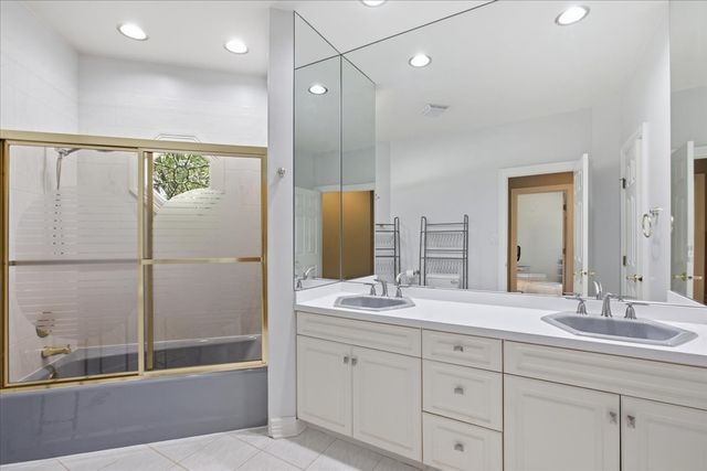 34 Robin Hood Ranch, Oak Brook, IL 60523