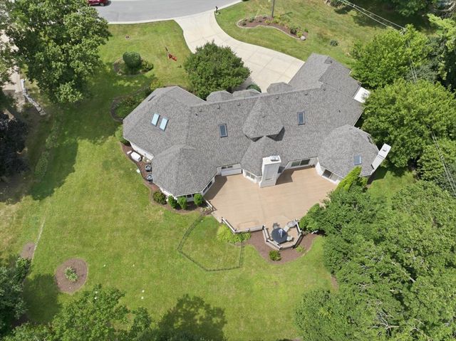 34 Robin Hood Ranch, Oak Brook, IL 60523