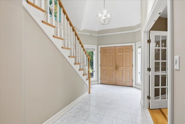 34 Robin Hood Ranch, Oak Brook, IL 60523