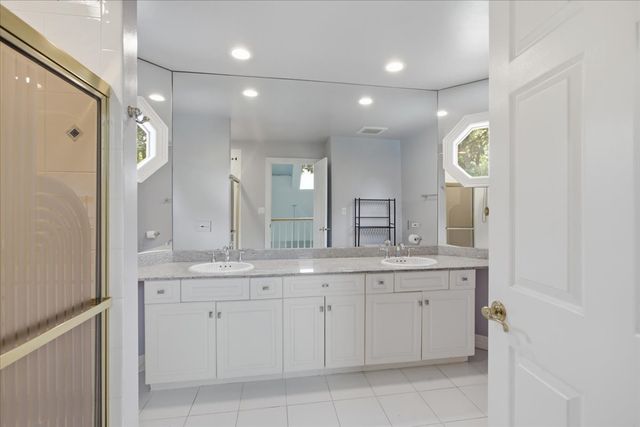 34 Robin Hood Ranch, Oak Brook, IL 60523
