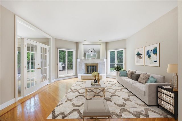 34 Robin Hood Ranch, Oak Brook, IL 60523