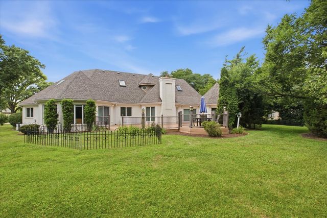 34 Robin Hood Ranch, Oak Brook, IL 60523
