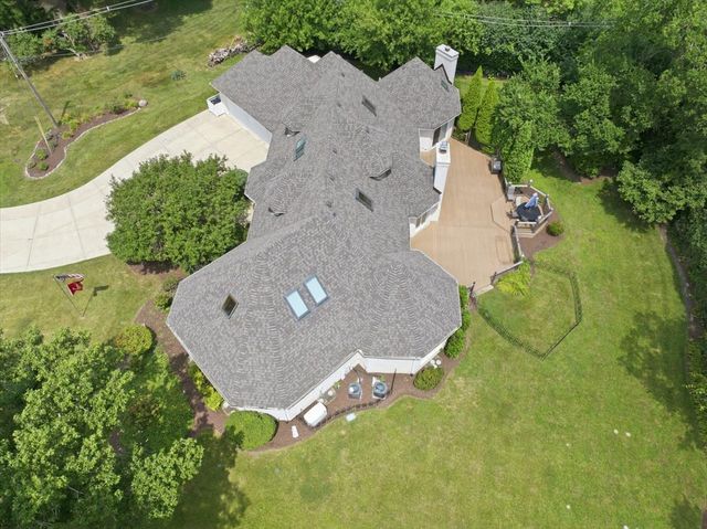 34 Robin Hood Ranch, Oak Brook, IL 60523