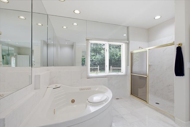 34 Robin Hood Ranch, Oak Brook, IL 60523