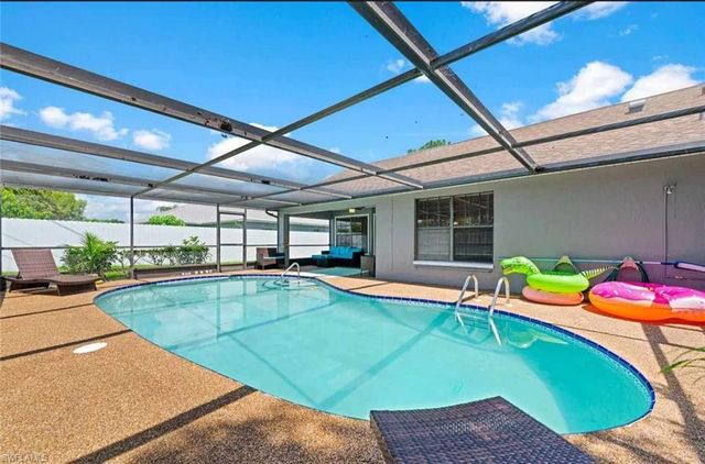 2206 SE 4th ST, Cape Coral, FL 33990