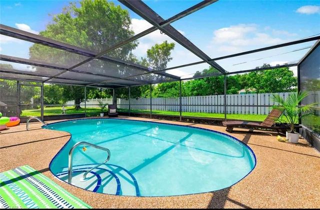 2206 SE 4th ST, Cape Coral, FL 33990