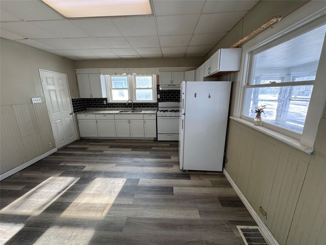 1816 4th Street, Perry, IA 50220