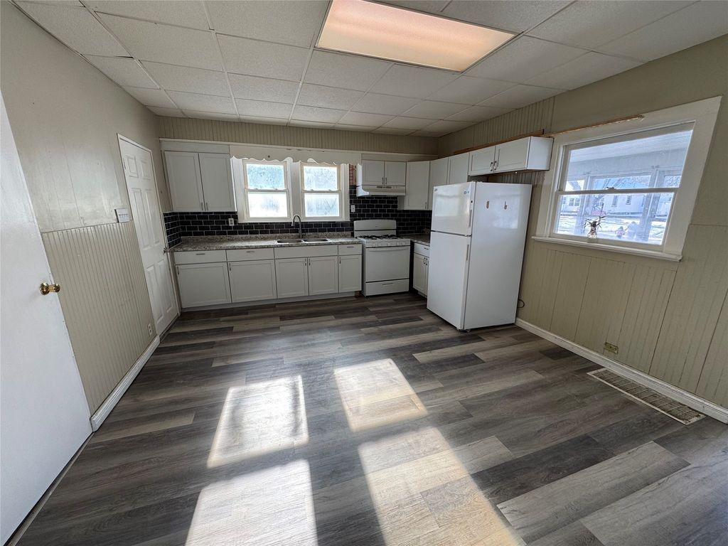 1816 4th Street, Perry, IA 50220