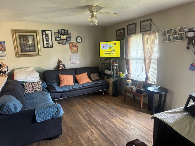 836 Travis Street, Garland, TX 75040