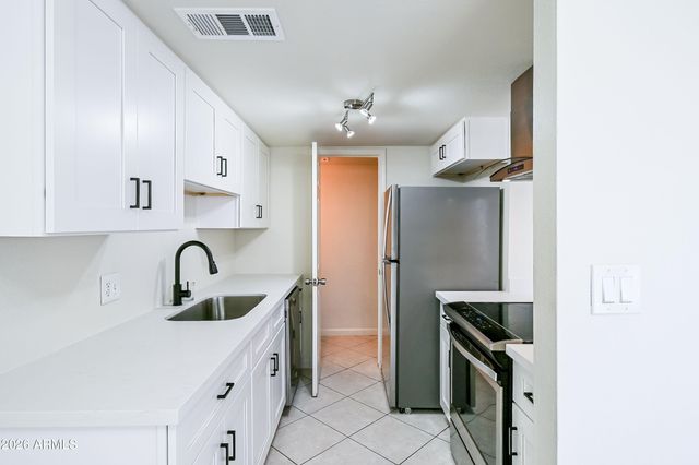 1237 E LAWRENCE Lane, Phoenix, AZ 85020