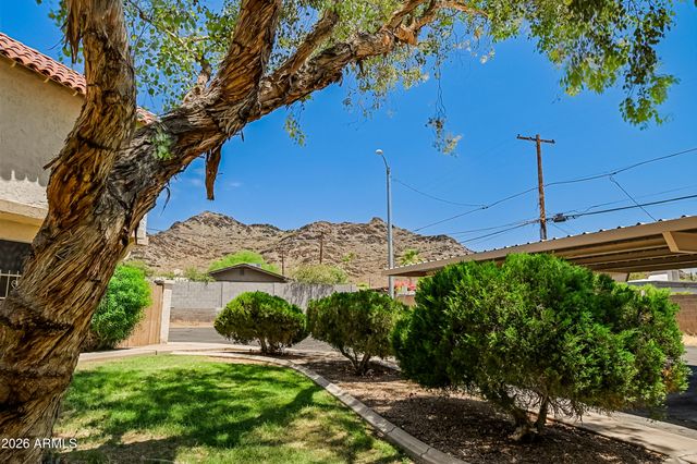 1237 E LAWRENCE Lane, Phoenix, AZ 85020