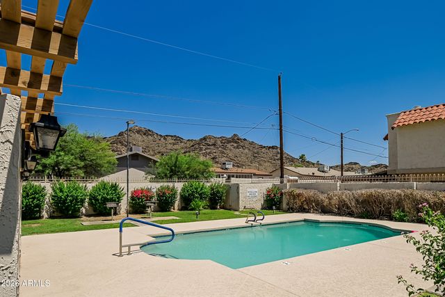 1237 E LAWRENCE Lane, Phoenix, AZ 85020