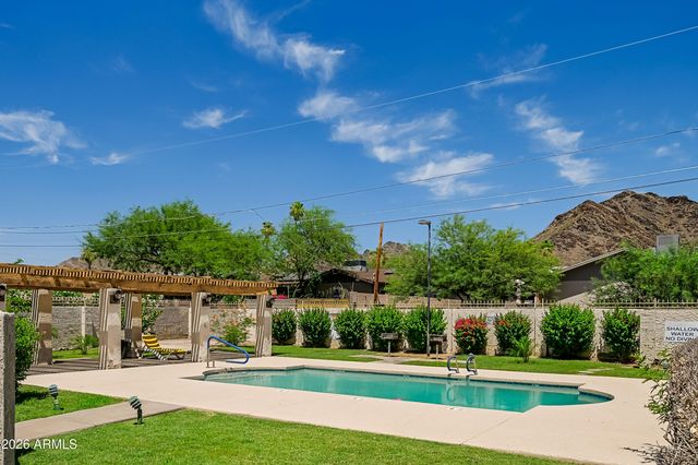 1237 E LAWRENCE Lane, Phoenix, AZ 85020