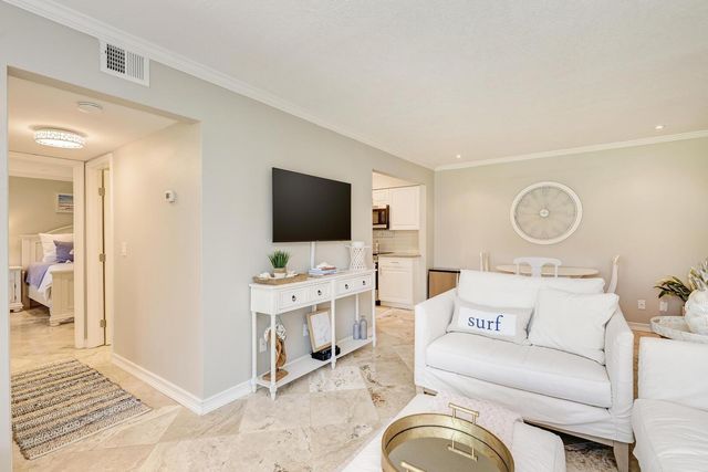 5683 Midnight Pass Road 105, Sarasota, FL 34242