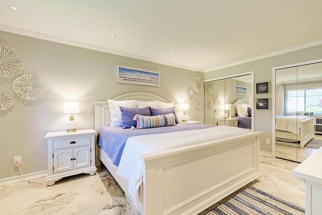 5683 Midnight Pass Road 105, Sarasota, FL 34242