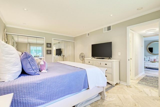 5683 Midnight Pass Road 105, Sarasota, FL 34242
