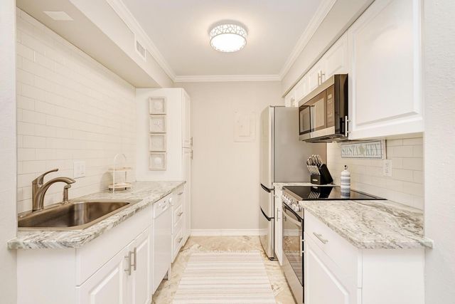 5683 Midnight Pass Road 105, Sarasota, FL 34242