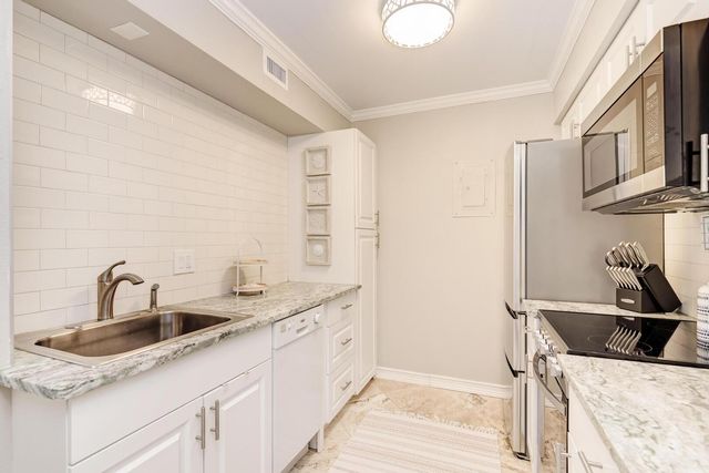 5683 Midnight Pass Road 105, Sarasota, FL 34242