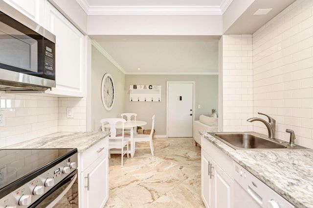 5683 Midnight Pass Road 105, Sarasota, FL 34242