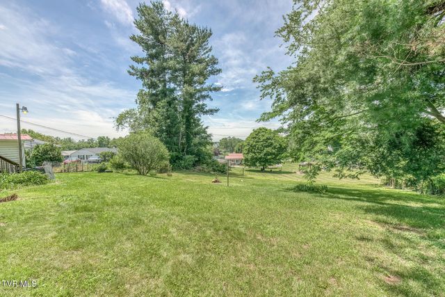 315 Southwest Lowry Drive, Abingdon, VA 24210