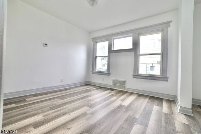 240 Sunset Ave, Newark City, NJ 07106