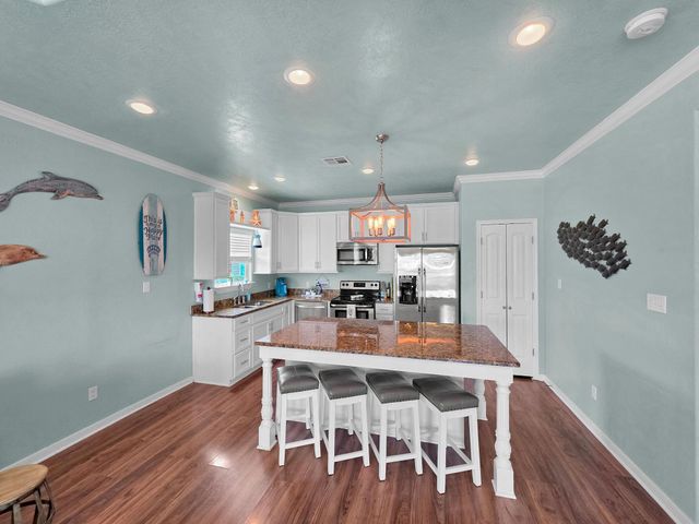 979 Palmridge Drive, Crystal Beach, TX 77650