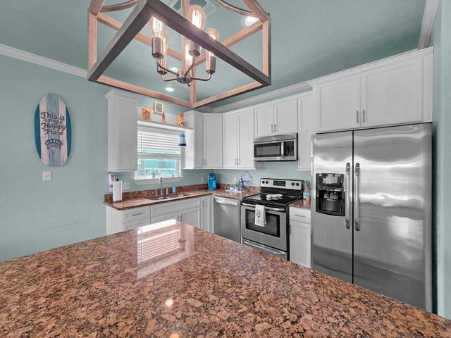 979 Palmridge Drive, Crystal Beach, TX 77650