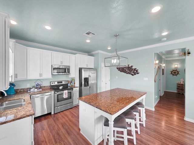 979 Palmridge Drive, Crystal Beach, TX 77650