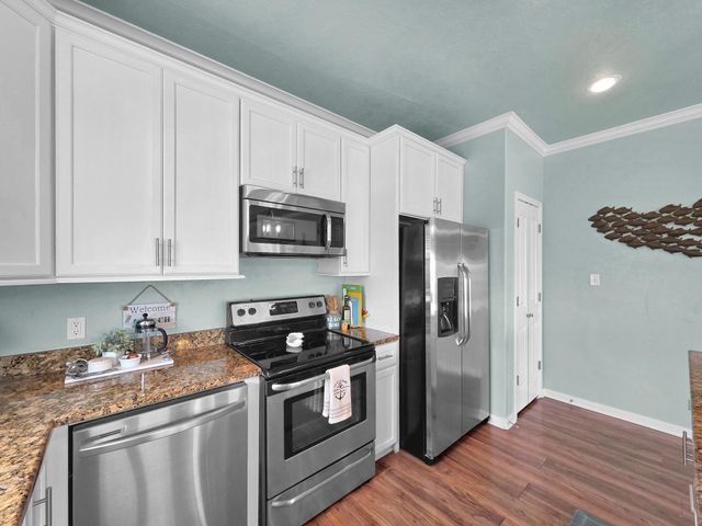 979 Palmridge Drive, Crystal Beach, TX 77650