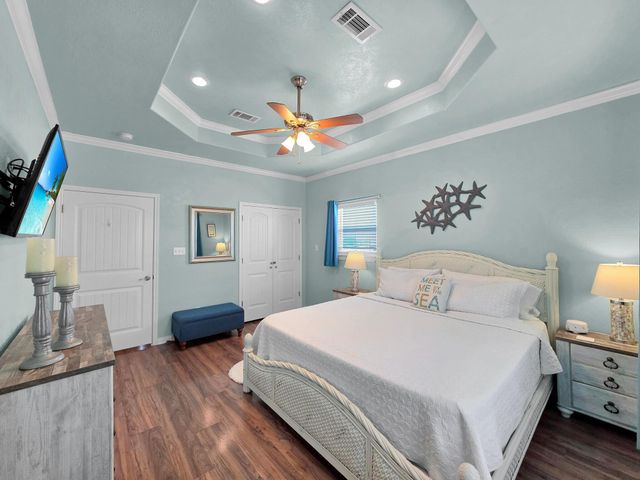 979 Palmridge Drive, Crystal Beach, TX 77650