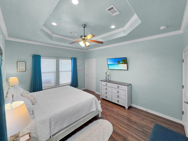 979 Palmridge Drive, Crystal Beach, TX 77650