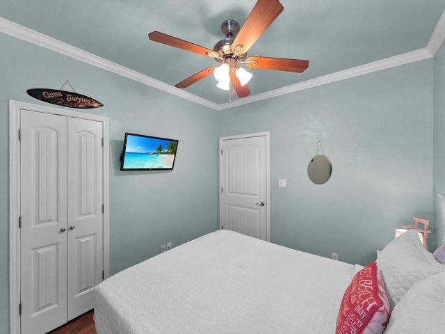 979 Palmridge Drive, Crystal Beach, TX 77650