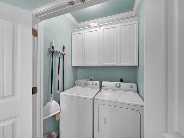 979 Palmridge Drive, Crystal Beach, TX 77650