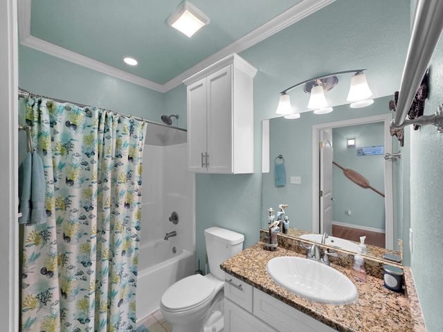 979 Palmridge Drive, Crystal Beach, TX 77650