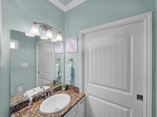 979 Palmridge Drive, Crystal Beach, TX 77650