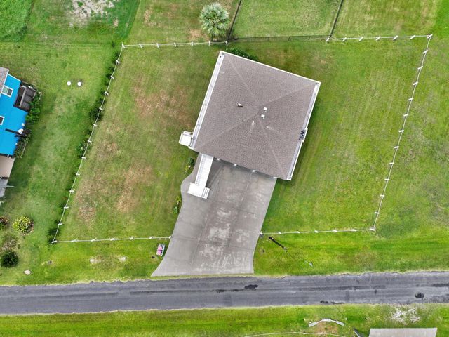 979 Palmridge Drive, Crystal Beach, TX 77650