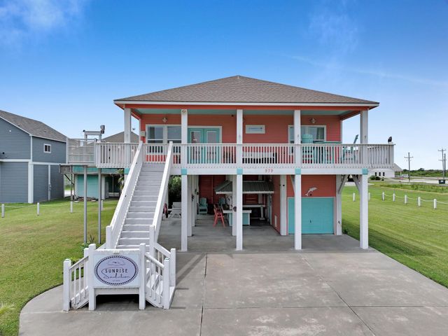 979 Palmridge Drive, Crystal Beach, TX 77650