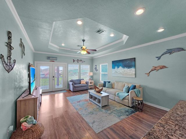 979 Palmridge Drive, Crystal Beach, TX 77650