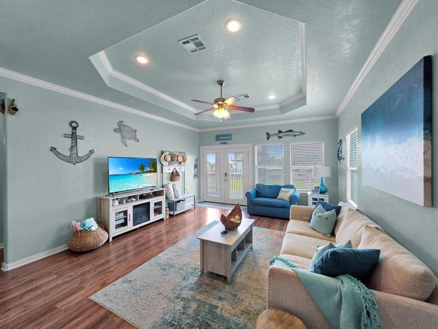 979 Palmridge Drive, Crystal Beach, TX 77650