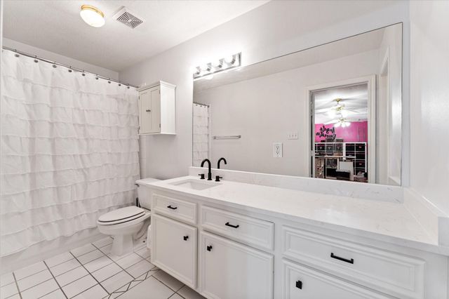 1019 Towering Oaks Street, Magnolia, TX 77355