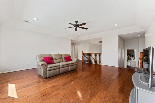 1019 Towering Oaks Street, Magnolia, TX 77355
