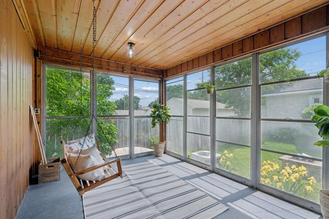 950 Hawthorne Avenue E, Saint Paul, MN 55106