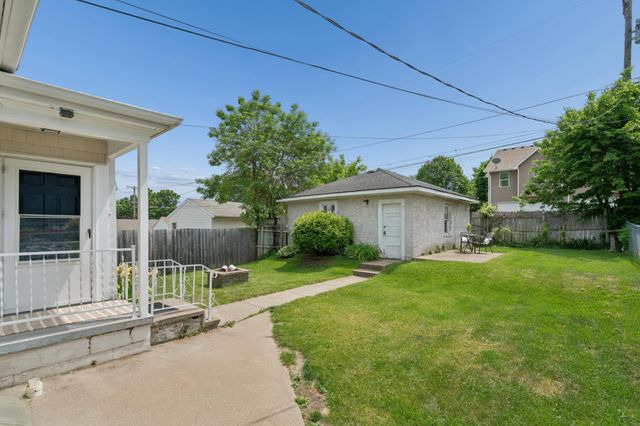 950 Hawthorne Avenue E, Saint Paul, MN 55106
