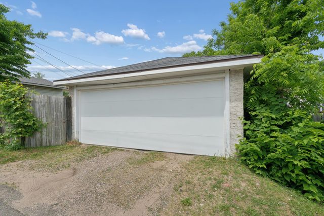 950 Hawthorne Avenue E, Saint Paul, MN 55106